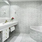 Hirlanda Hotel 4*