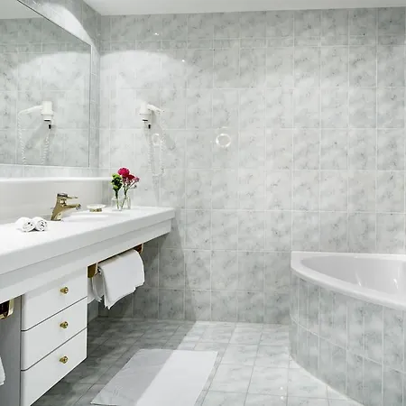Hirlanda Hotel 4*