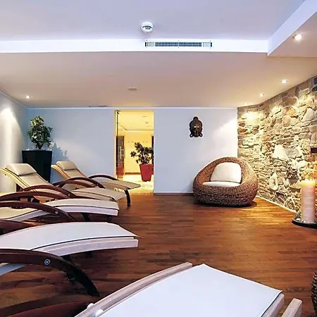 Hirlanda Hotel 4*