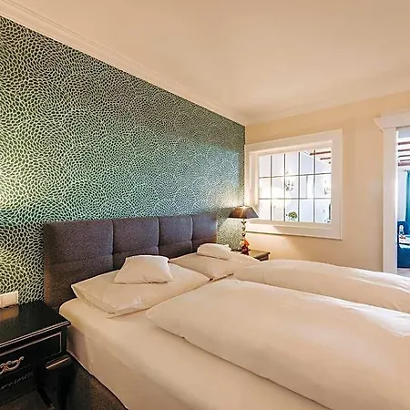 Hirlanda Hotel 4*