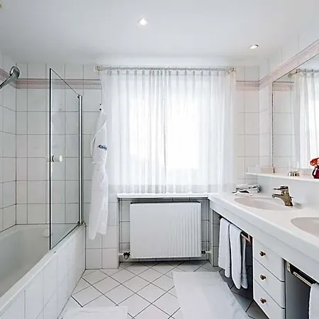 Hirlanda Hotel 4*