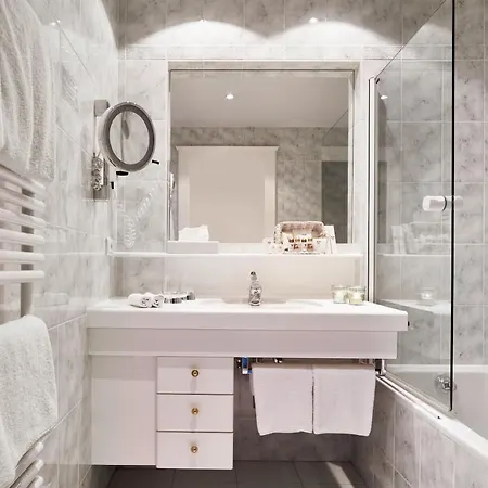 Hotell Hirlanda 4*